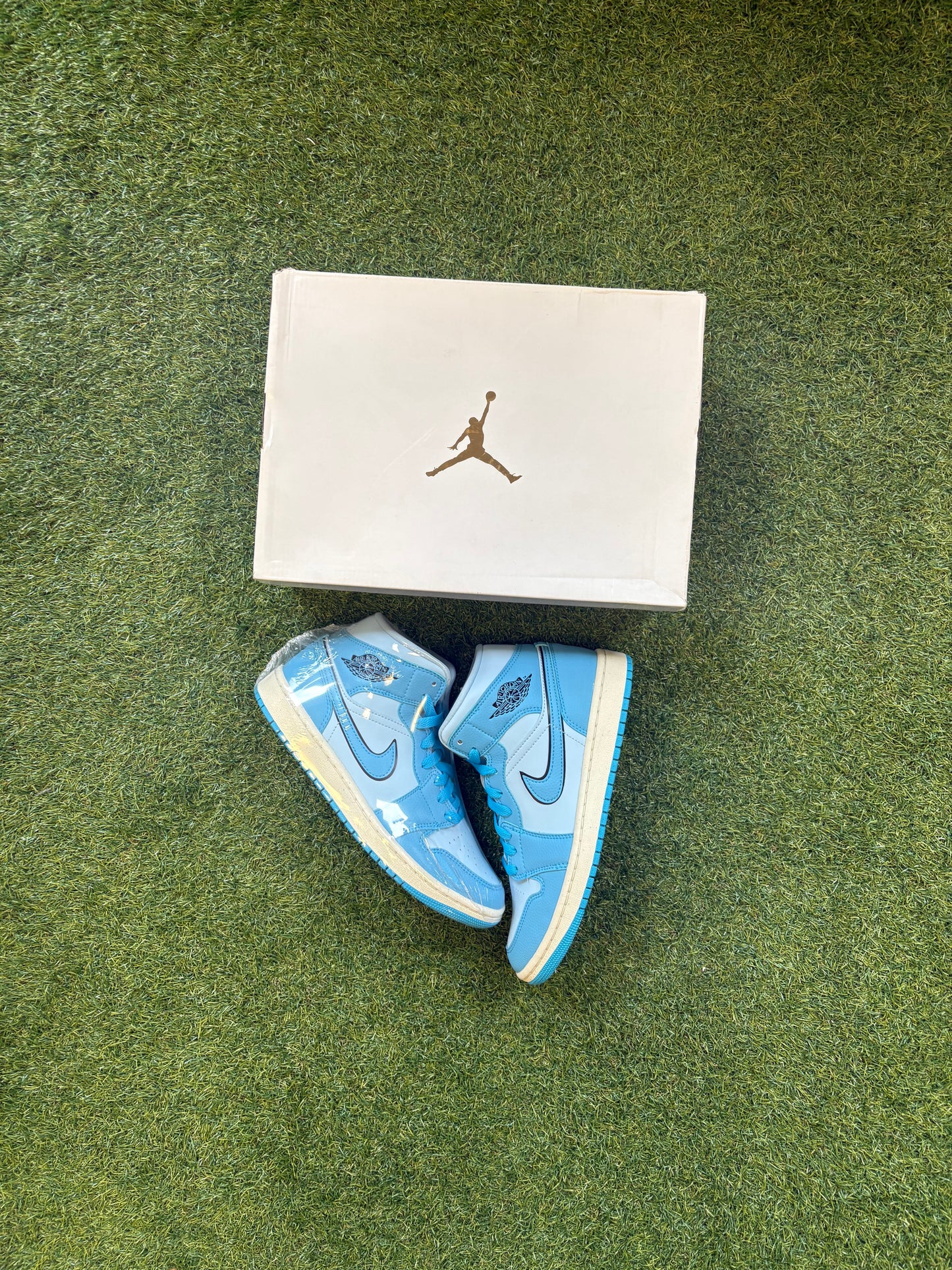 Jordan 1 Mid SE “Ice Blue”