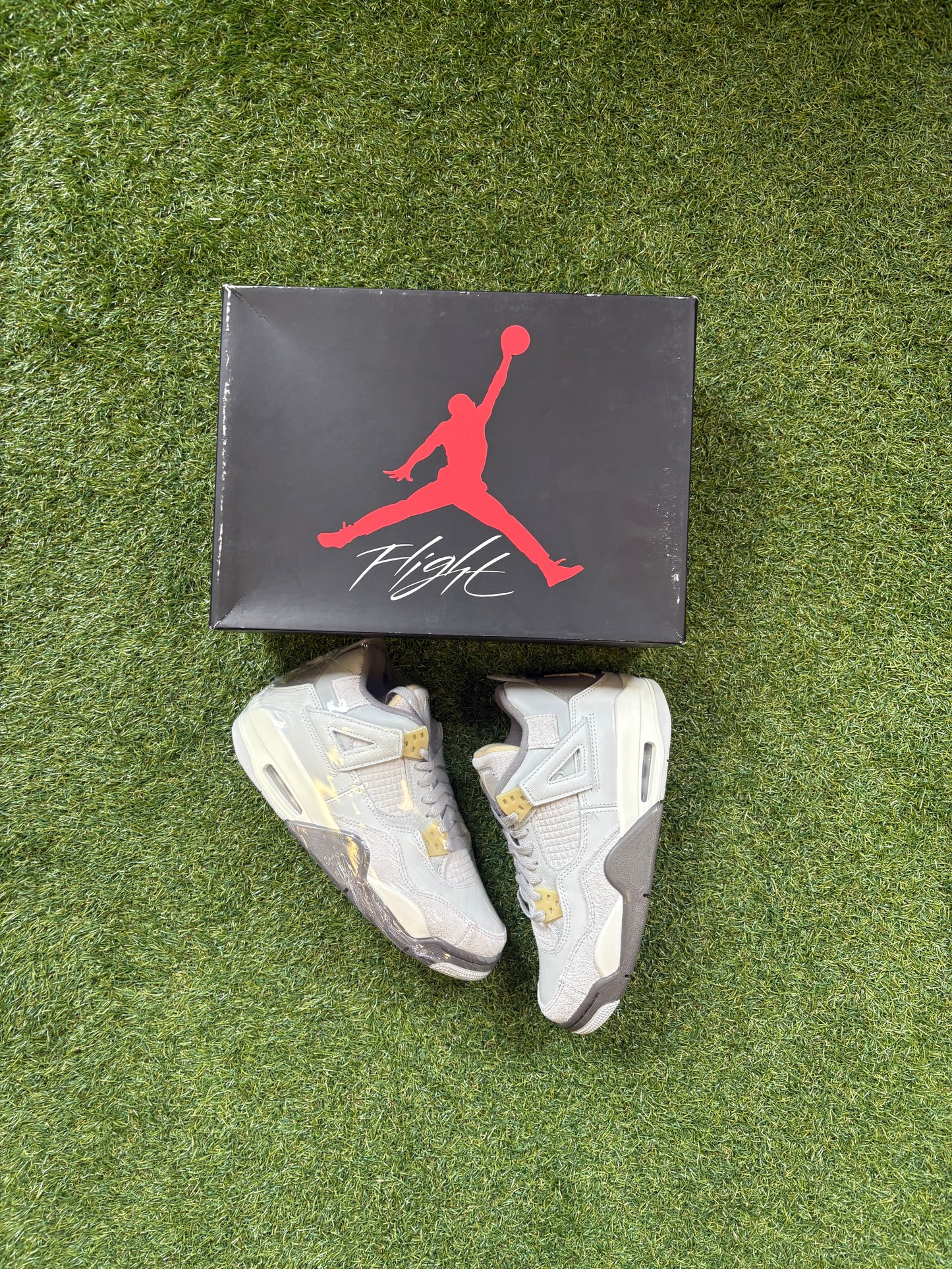 Jordan 4 Retro SE “Craft Photon Dust”