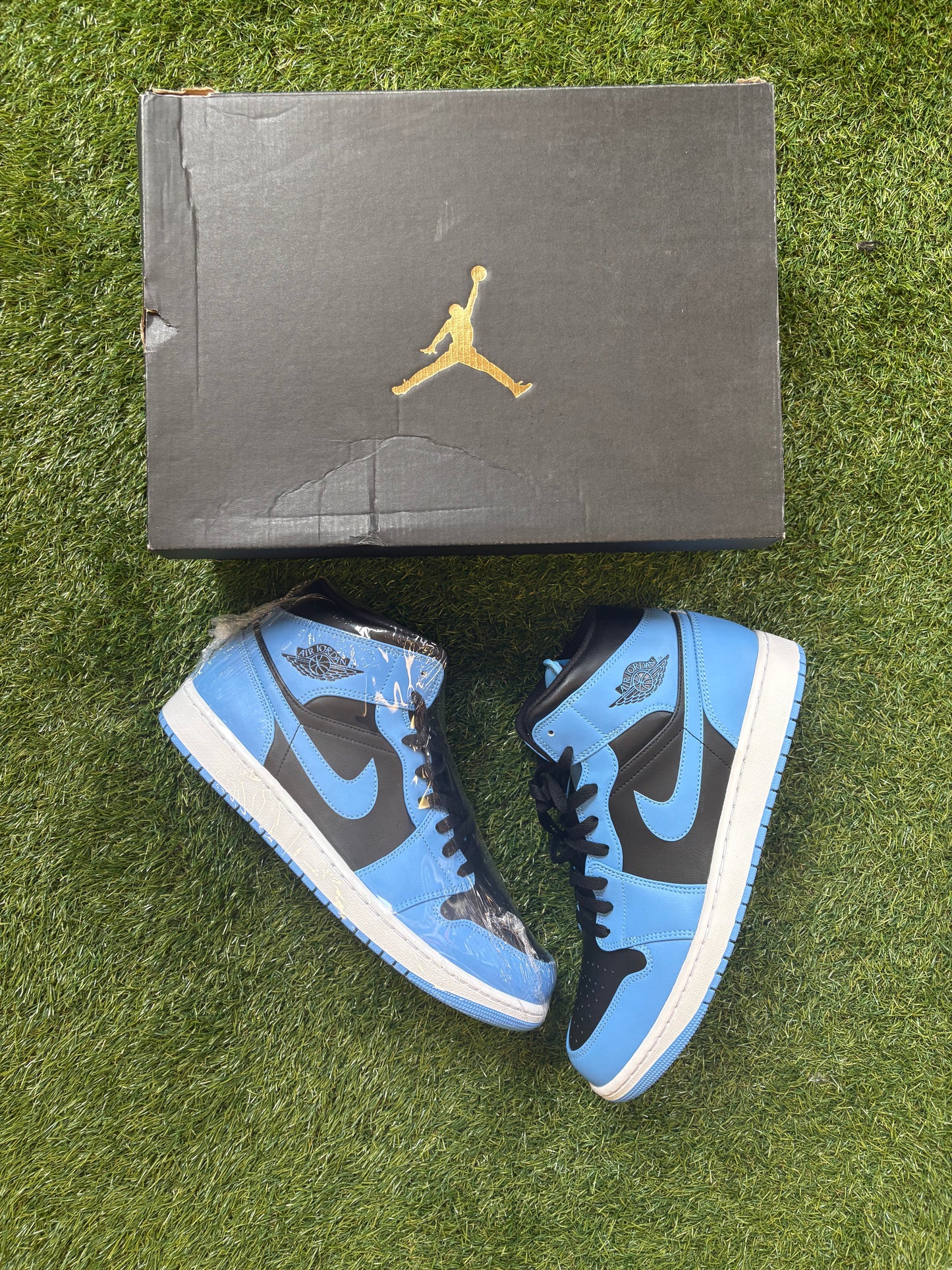 Air Jordan 1 mid “University Blue Black”