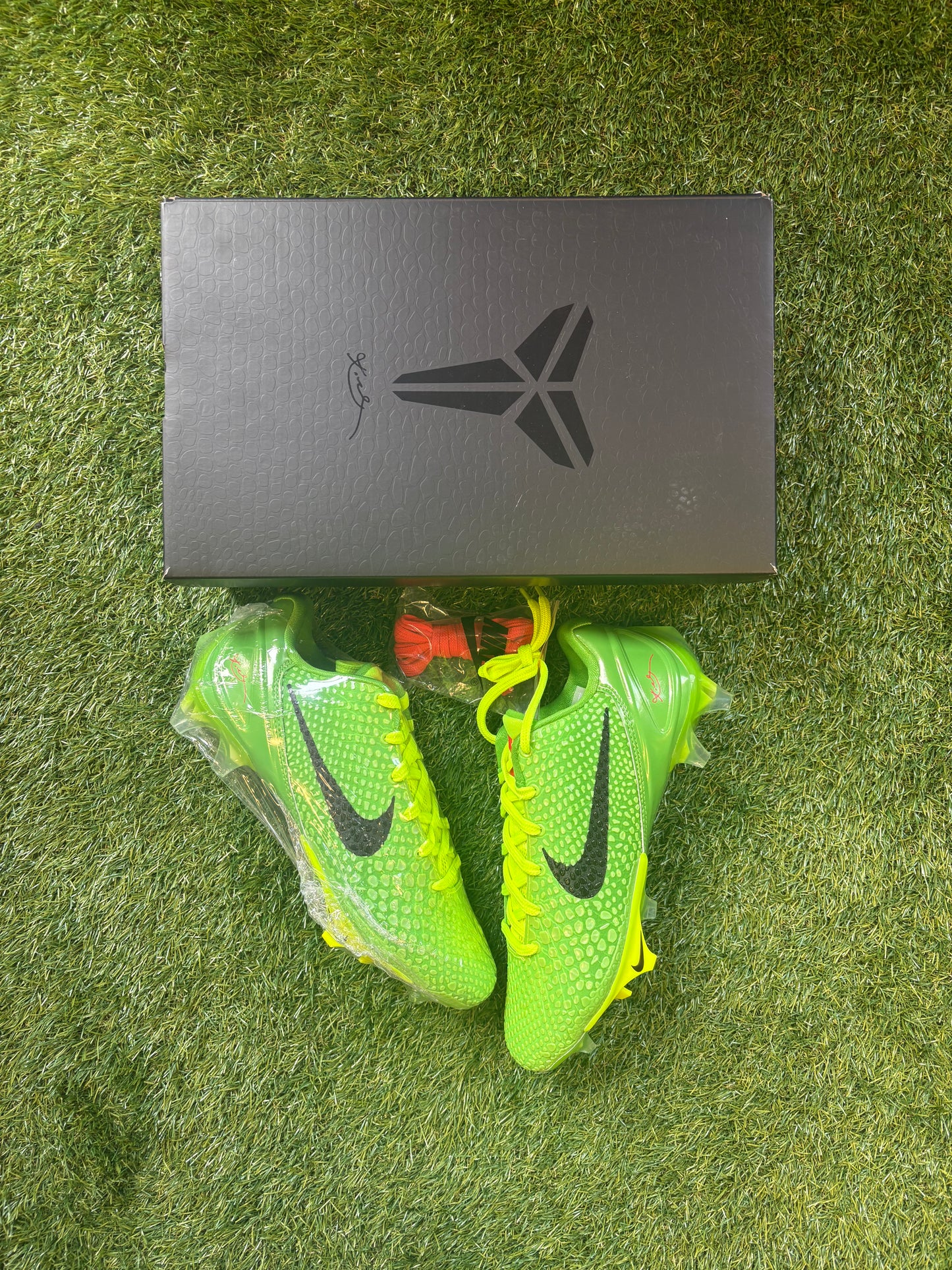 Nike “Zoom Vapor Edge Kobe 6 Protro Low Grinch Cleats”